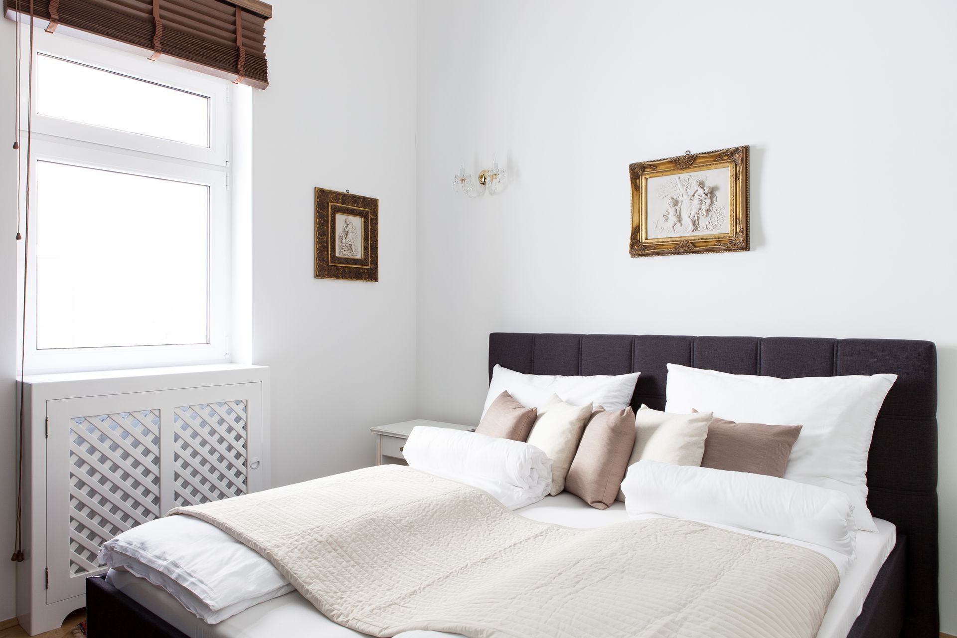 Schlafzimmer mit Doppelbett