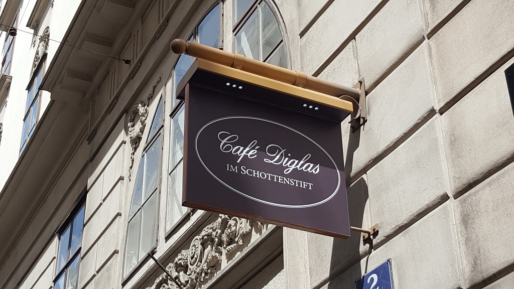 Cafe Diglas in the Schottenstift